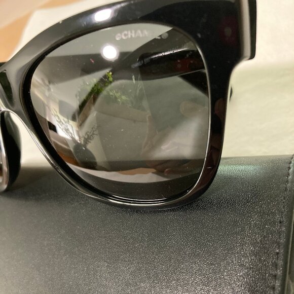 CHANEL Black Sunglasses - Picture 2 of 13